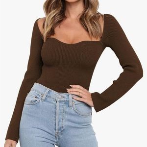 Woman’s ribbed knit sweetheart neck sweater.